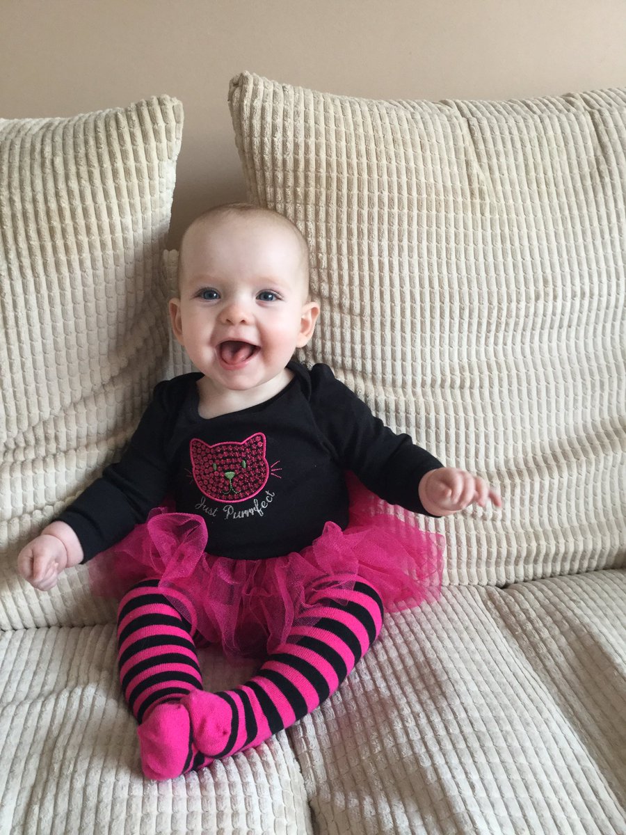 CarolineBarret7's tweet photo. Happy Halloween everyone 🎃👻👶😊☠️#8monthsold #firsthalloween @hodge8 https://t.co/llyfPGyOlo