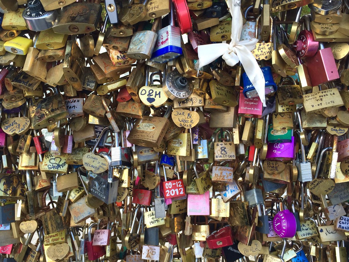 gem_finder's tweet photo. Pont Des Arts, Paris, France https://t.co/Fp9jGGGAug