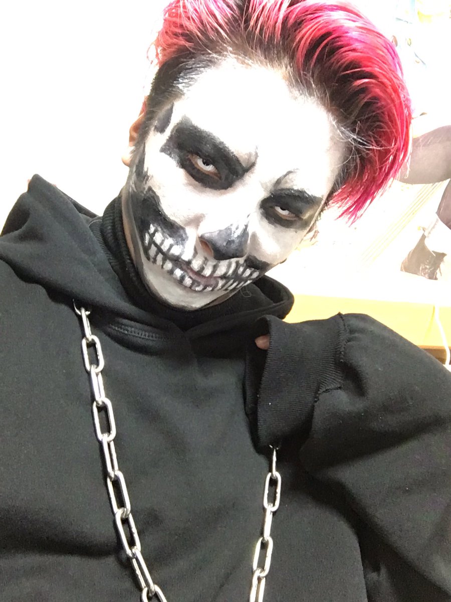 BlvMii's tweet photo. 街に参る。🎃👻😈
#halloween #skullmake https://t.co/Py982onLDR