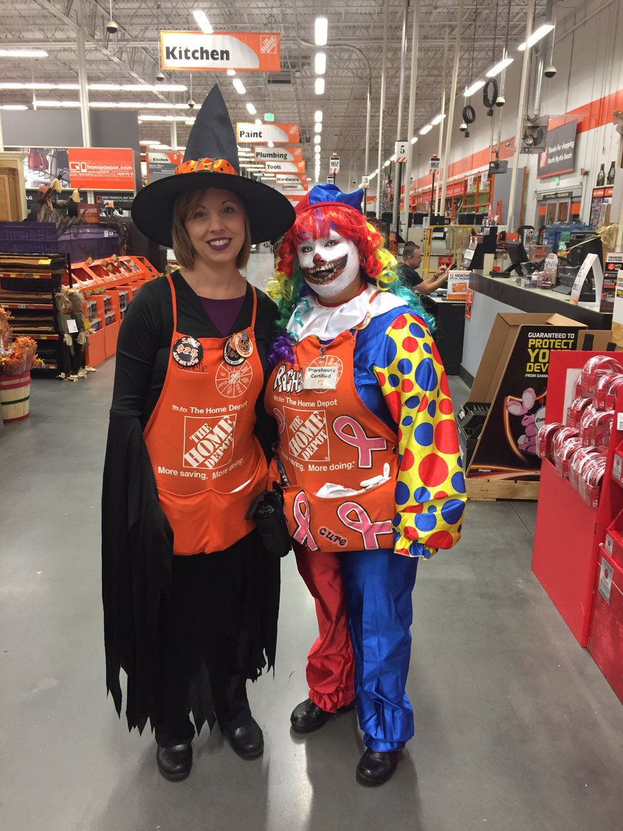 JanelleBishop15's tweet photo. Ending #2016CAM in Halloween style #spiritweek Costume contest @lumbeelady2004 @JacobRobertsTHD @Michael3Callan @THDBecky31 https://t.co/KKX3TeUuAM
