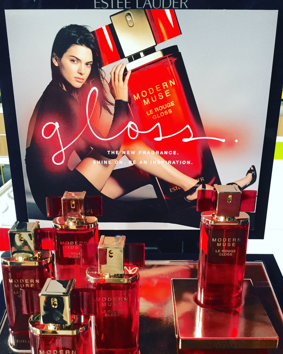 Καντε retweet κ 5 απο εσας κερδιζετε το νεο αρωμα της E.Lauder Modern Muse Le Rouge Glooss 💋💋💋