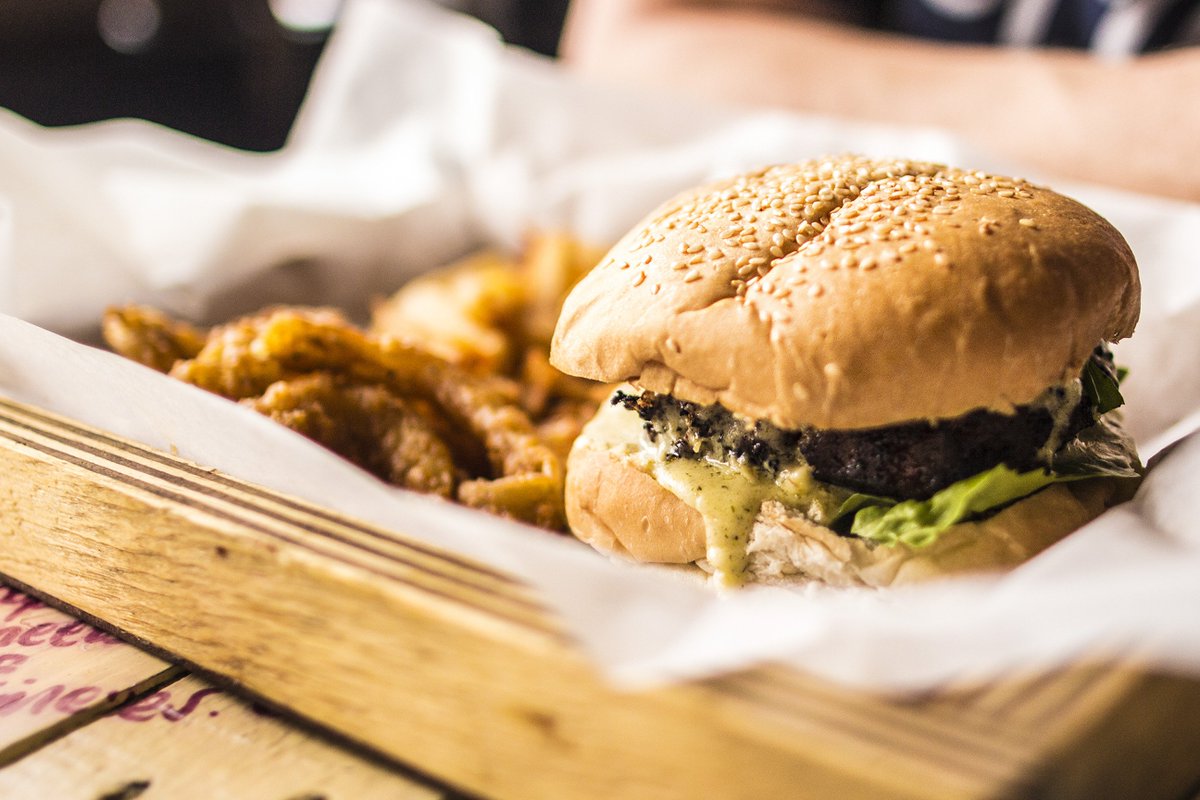 BeerShackPE's tweet photo. Get in on it! #burgerMonday
 PLUS #LiveMusic with #CharlieFinch from 7pm https://t.co/g6Dwox0UPp