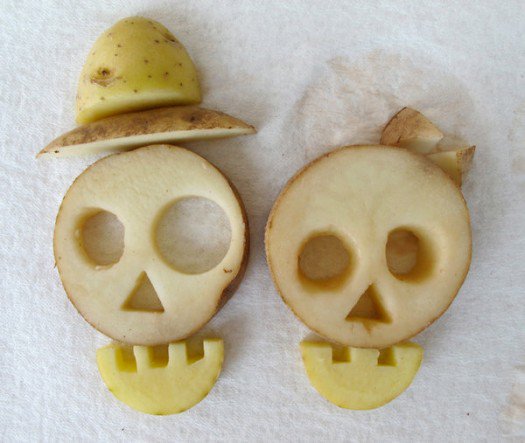 AHDB_Potatoes's tweet photo. Happy Halloween!! Hope you're all having a spooky day! Check out how easily you can add potatoes to the theme... #versatileveg https://t.co/Hdx72wU3D4