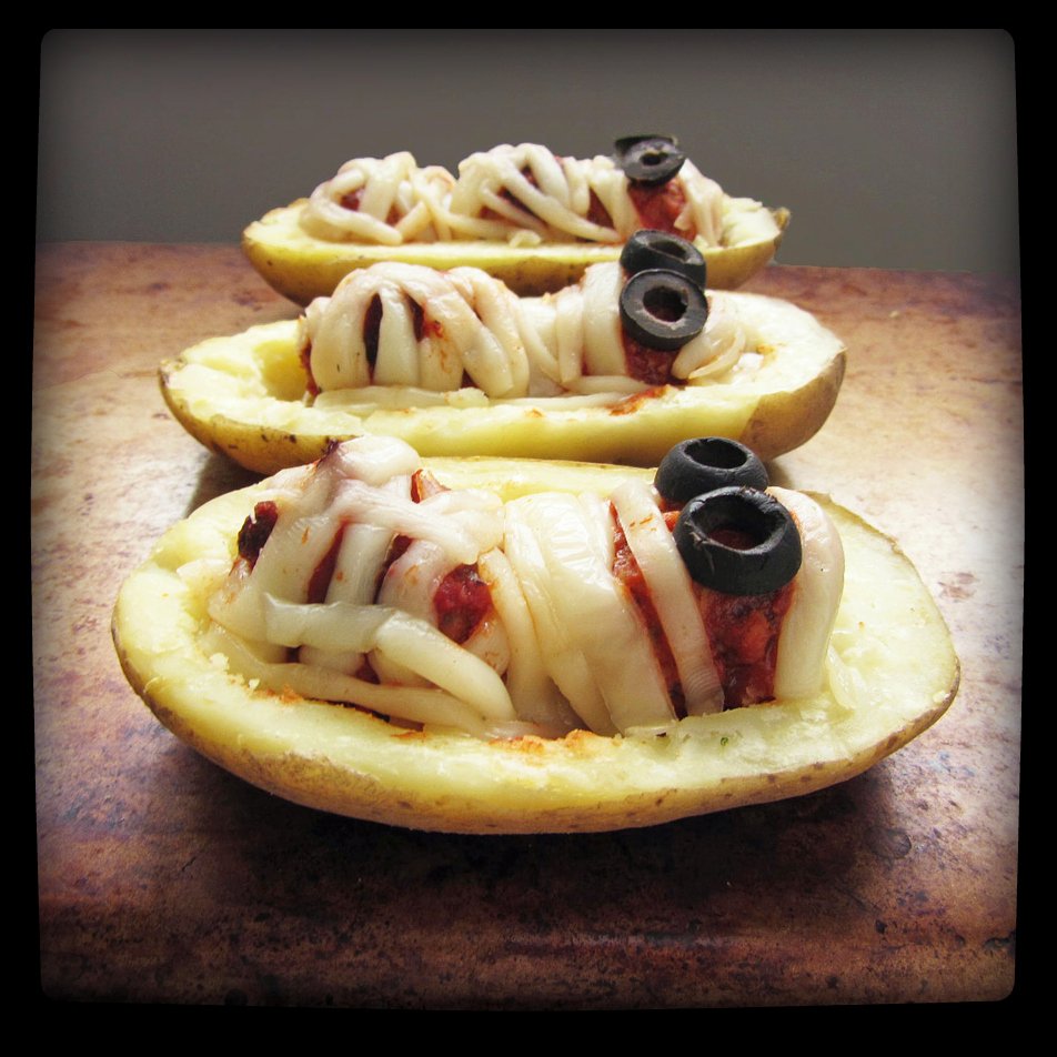 AHDB_Potatoes's tweet photo. Happy Halloween!! Hope you're all having a spooky day! Check out how easily you can add potatoes to the theme... #versatileveg https://t.co/Hdx72wU3D4