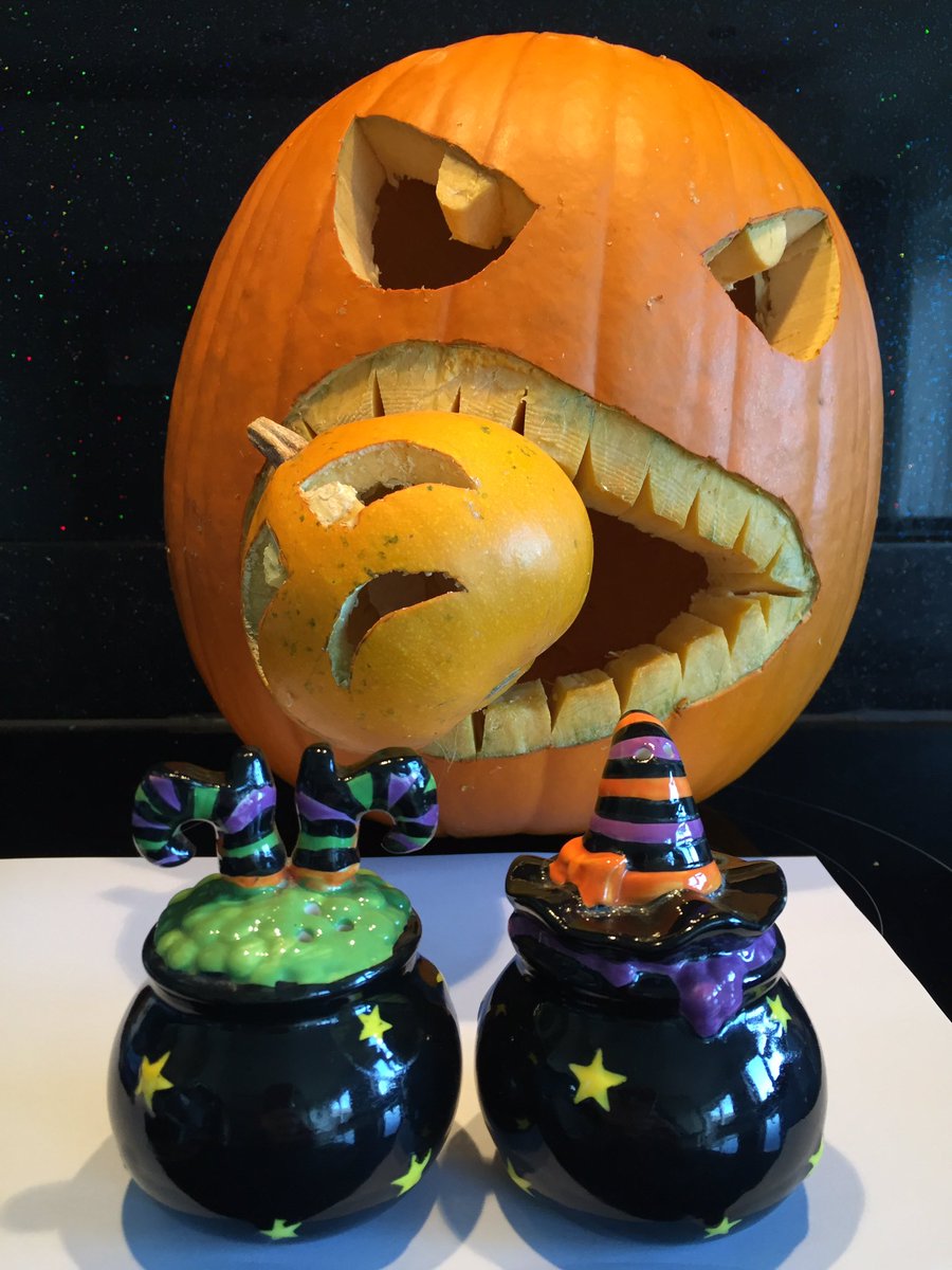 tassypoppet's tweet photo. Love my spooky salt and pepper pots! #halloween #pumpkincarving #HappyHalloween #pumpkin https://t.co/MUcDf5naWH