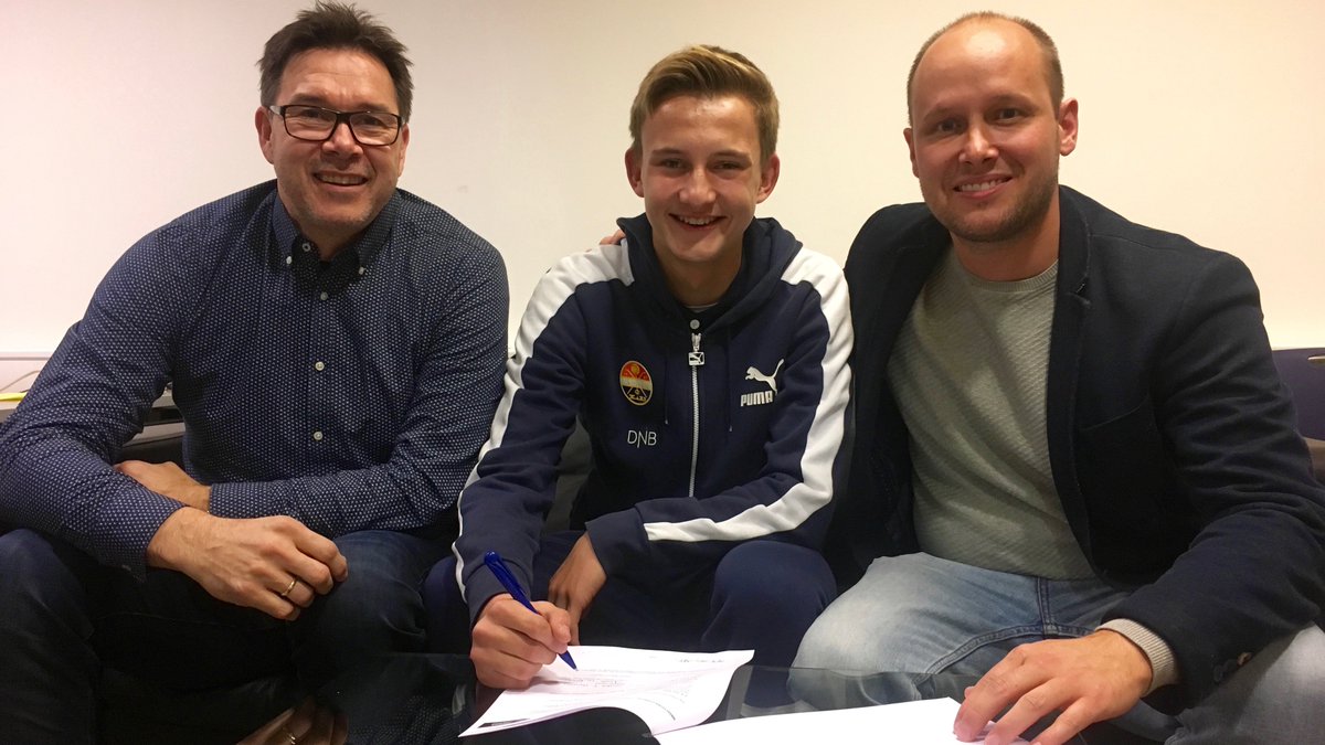 Ny lokal ungguttt signerte proffkontrakt.
godset.no/news/article/n…