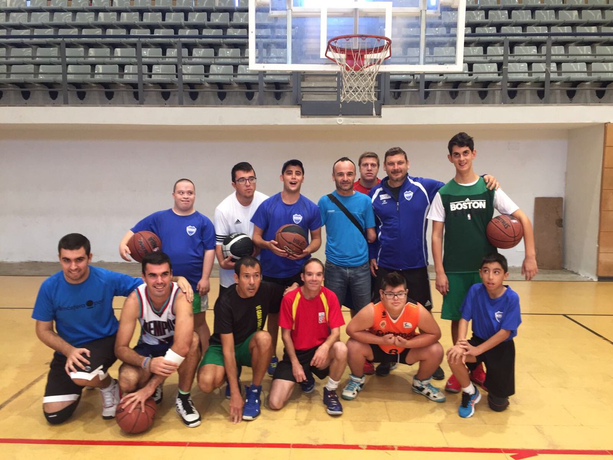 crecenpositivo's tweet photo. CLUB | BALONCESTO | Intenso entrenamiento el #Sabado con una visita muy especial @RicardoTen_ @Paralimpicos @deportegob https://t.co/PU86E8A2zo
