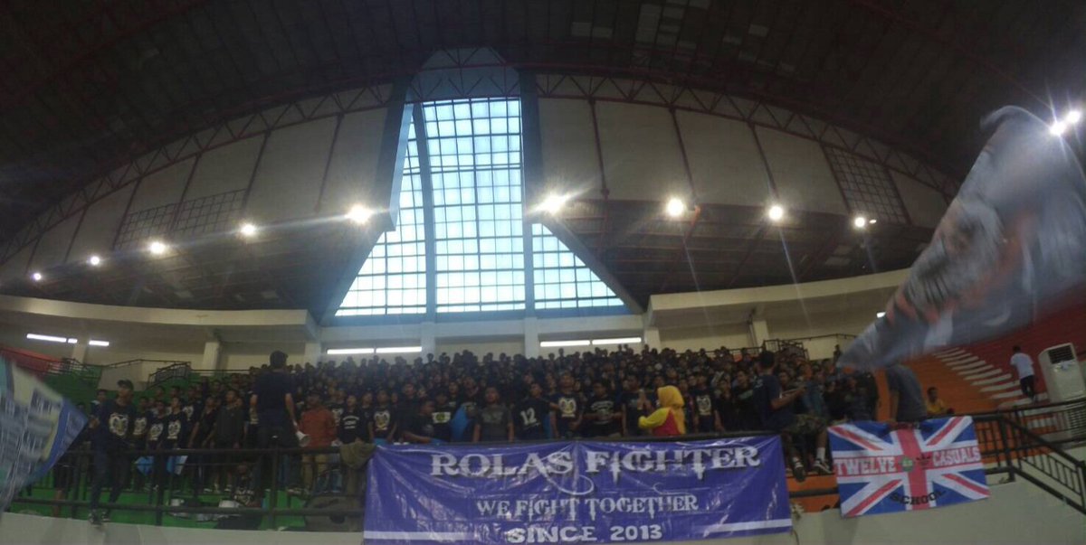 #rolasfighters #pialawalikota2016 (at Gor gelora bung tomo) saat ini semfinal futsalrolas amoga dpatkan terbaik