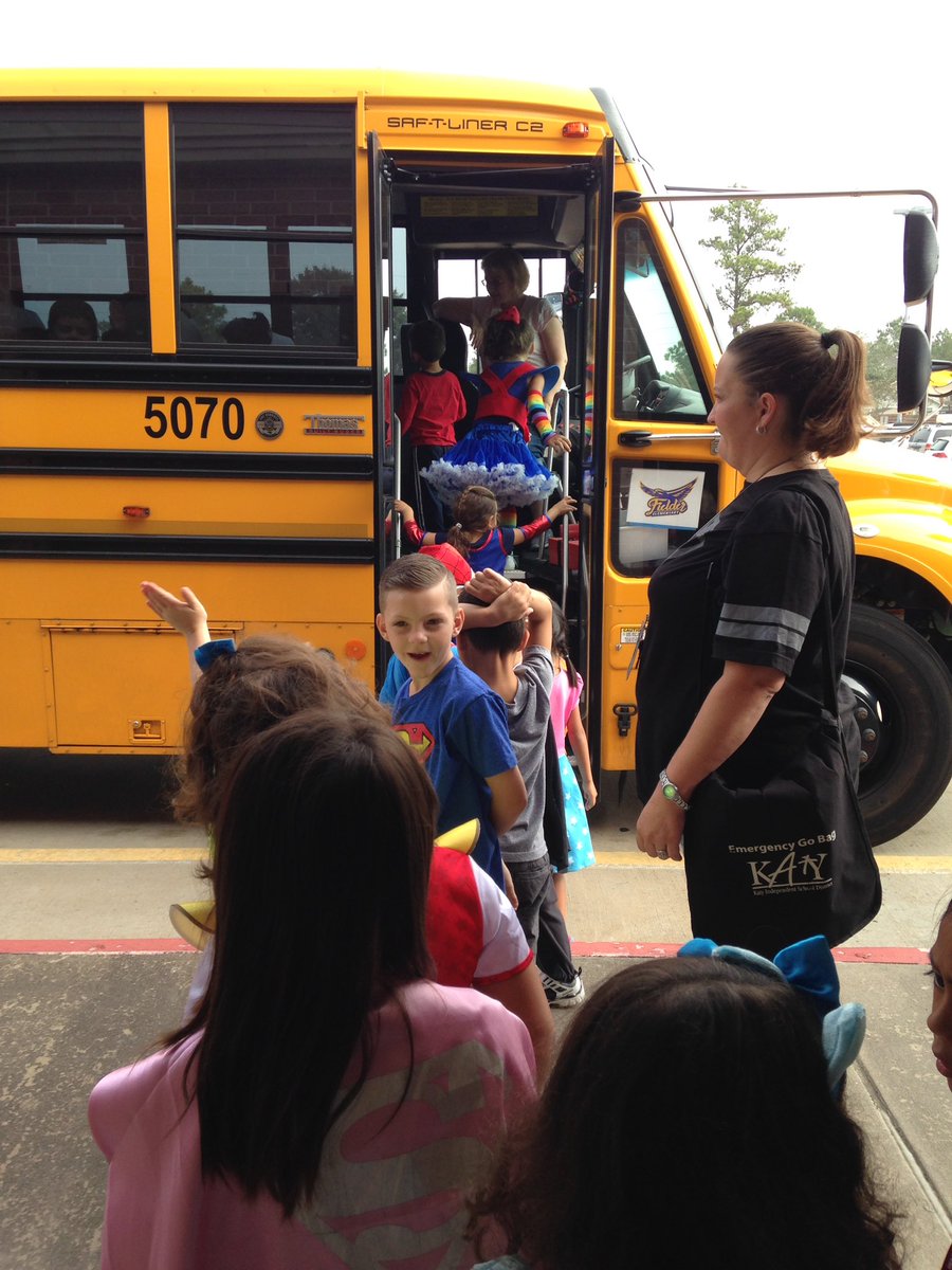 DeenaBevil's tweet photo. Kindergarteners learning bus safety with Katy the Bus! 🚌 #rrepride https://t.co/VIY1LolTtS