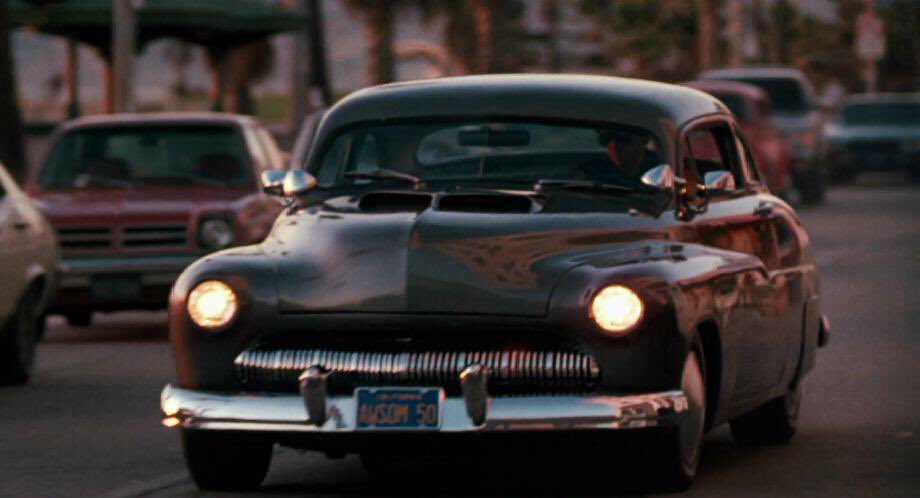 ツジメシ コブレッテイは仕事から帰って冷蔵庫のピザを革手袋したままハサミで切って食べるんだぜワイルドだろう T Co Ummdps2vqj Twitter