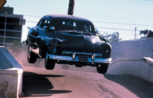 ツジメシ コブレッテイは仕事から帰って冷蔵庫のピザを革手袋したままハサミで切って食べるんだぜワイルドだろう T Co Ummdps2vqj Twitter