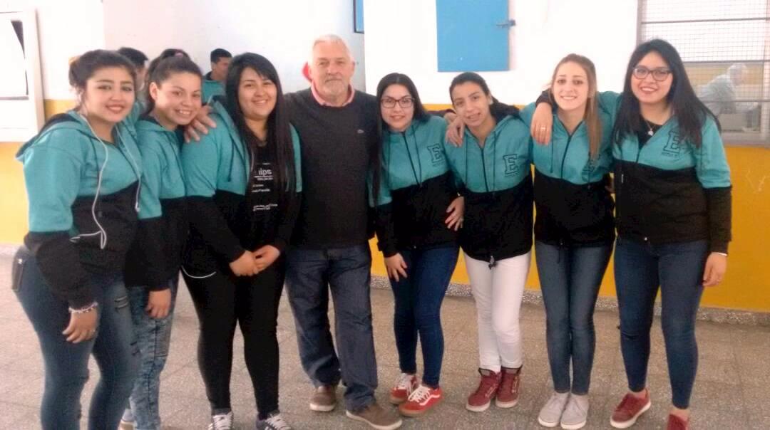 agusmaidana0507's tweet photo. #egresadas2016 :)
Las Quiero Amigas.. https://t.co/arYdewKbGA