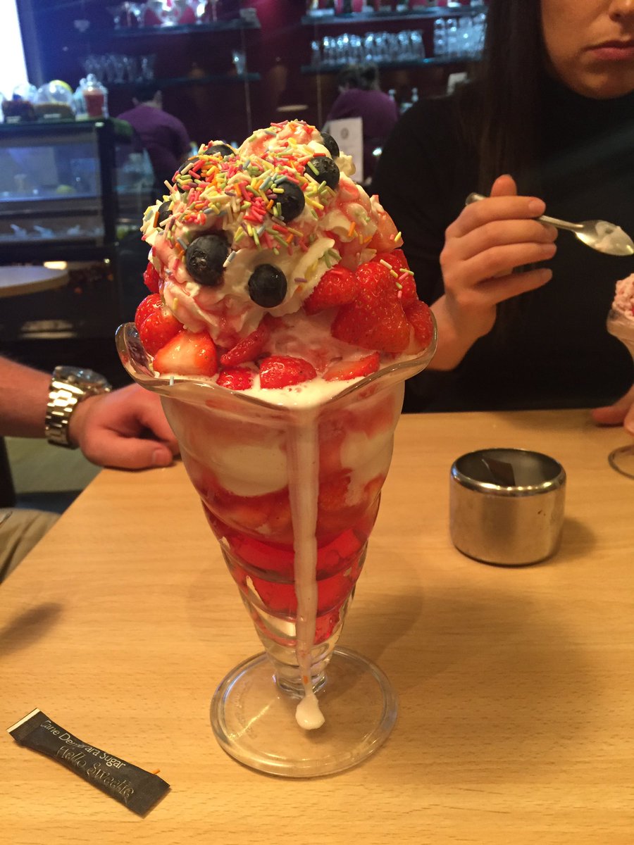 NewlandAve_Hull's tweet photo. Fab #bananasplit #cafegelato  enough for two people to share!#knickerbockerglory isn't bad either! #icecream #fruit #wafer #cream #sprinkles https://t.co/L77oYWRRgT