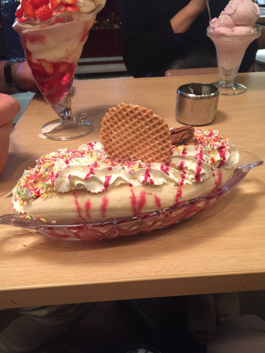 NewlandAve_Hull's tweet photo. Fab #bananasplit #cafegelato  enough for two people to share!#knickerbockerglory isn't bad either! #icecream #fruit #wafer #cream #sprinkles https://t.co/L77oYWRRgT