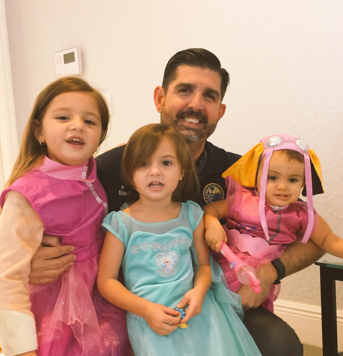 PresMannyDiazJr's tweet photo. Have a Happy and Safe Halloween! #Diazprincesses #2016 https://t.co/EEkyxPReUI