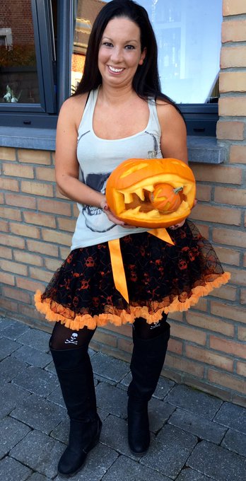 W&uuml;nsche euch einen sch&ouml;nen Happy Halloween Abend 💋 https://t.co/eFWYhbn3Ol<a href="/tag/sweetmelli"class="tags"><span>#sweetmelli</span></a><a href="/tag/parkplatzluder19"class="tags"><span>#parkplatzluder19</span></a><a href="/tag/michaintim"class="tags"><span>#michaintim</span></a><a href="/tag/m%C3%B6"class="tags"><span>#m&ouml;</span></a>