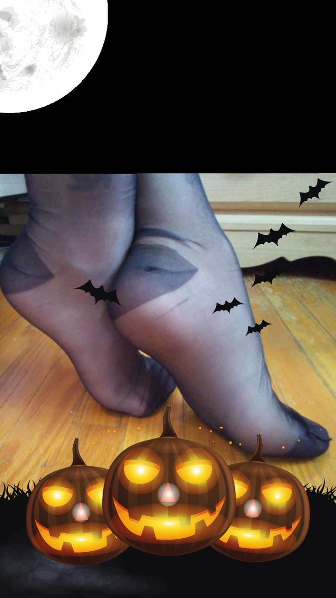 classykitten_'s tweet photo. Happy Halloween #halloween #pumpkin #moon #witches #cats #pantyhose #stocking #blackcats  #kittens #classykitten https://t.co/aZfJh1Hr9G
