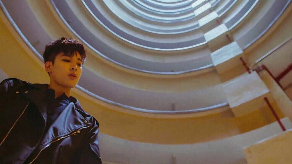 SEVENTEEN_BRA's tweet photo. [CAP] Wonwoo no MV de CHECK IN. https://t.co/fvbsz3AjhN
