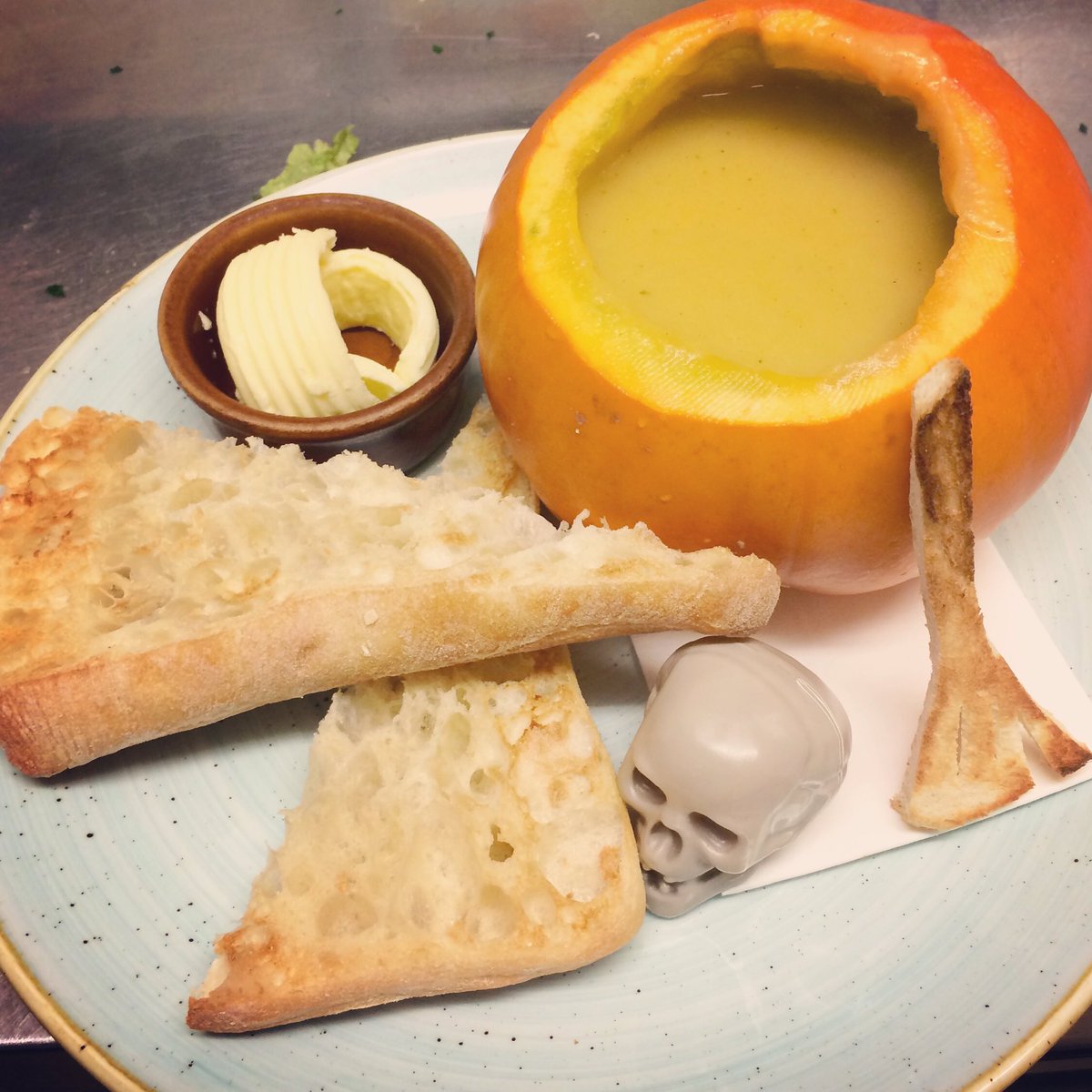 TradersMacc's tweet image. Happy Halloween from all of us here at Traders 🎃 #pumpkinsoup #pumpkin #tradersthedaytimecafe