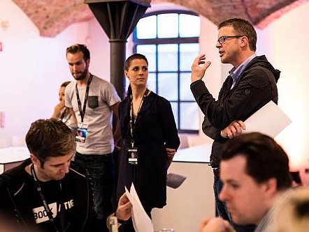 JoergEigendorf's tweet photo. Board Member Christian Sewing in a hoodie. Get used to it! :-) #Hackathon #apiopen https://t.co/cQ4PZ3WjAp