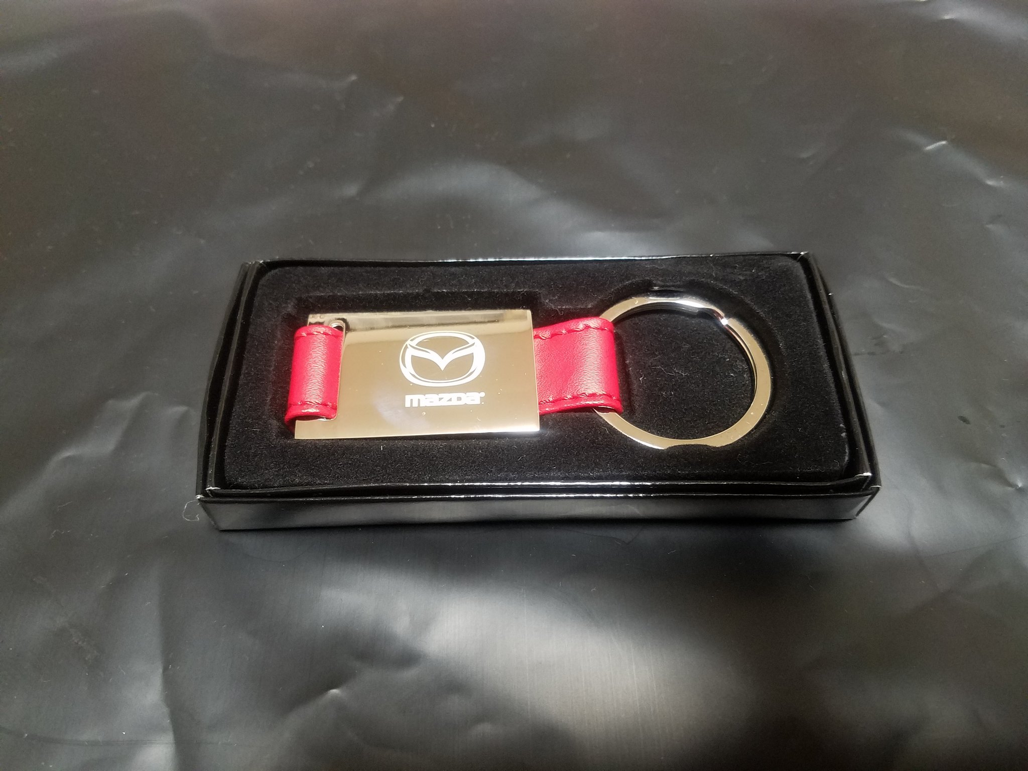 りっちゃん マツダミュージアムでキーホルダーを 帰りのpaでロードスターのもみじ饅頭買った T Co Ne3p1s8ifl Twitter