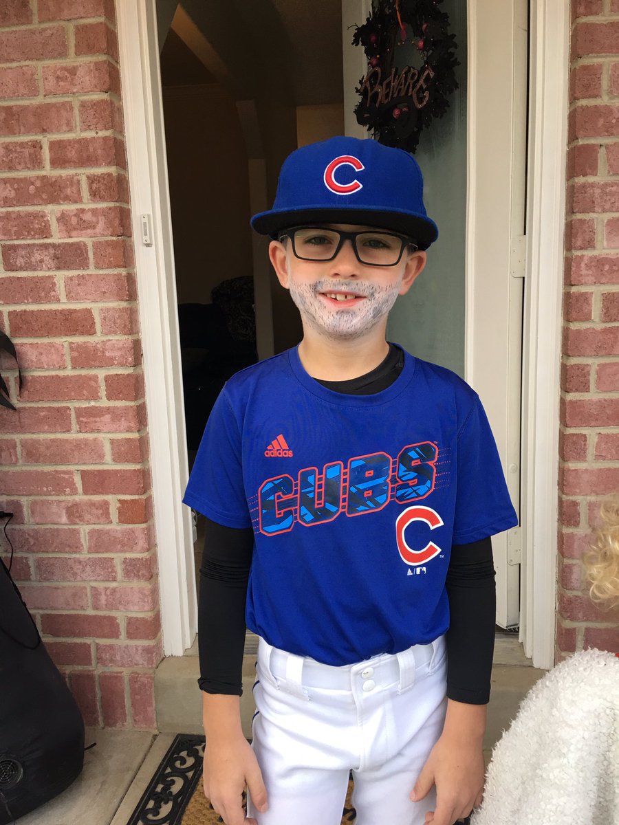 mocluff's tweet photo. He was so excited to be one of his favorites in baseball⚾️⚾️⚾️ @CubsJoeMadd @Cubs #FlytheW #wrigleyishismiddlename https://t.co/qfxjSSDXVk