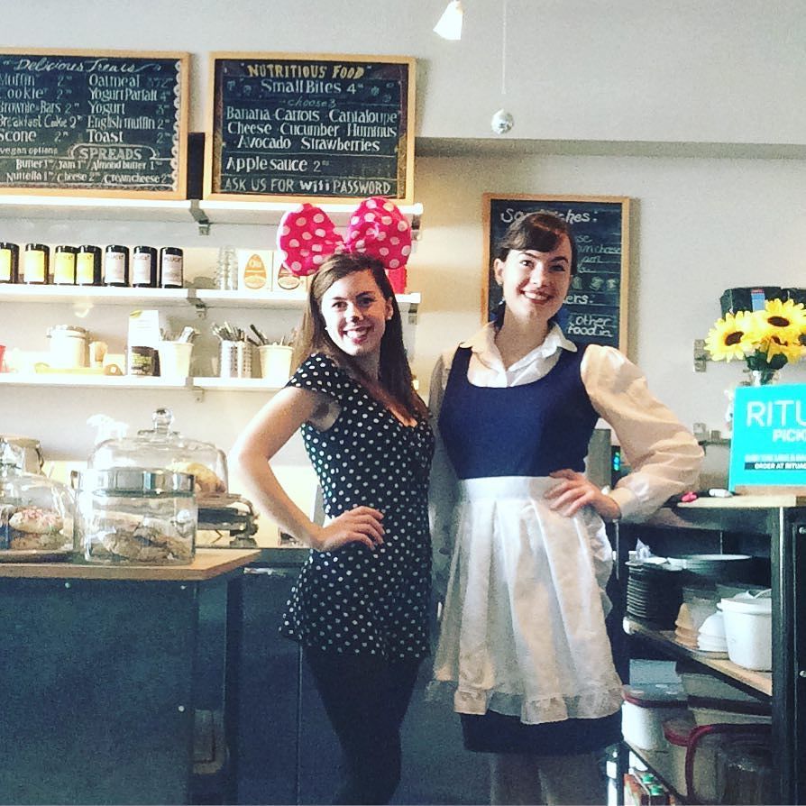 RfishBfishcafe's tweet photo. Happy Halloween from our baristas Belle and Minnie Mouse! 👻🎃🍁 https://t.co/AY6axGs0cl https://t.co/jJD3sBRCKO