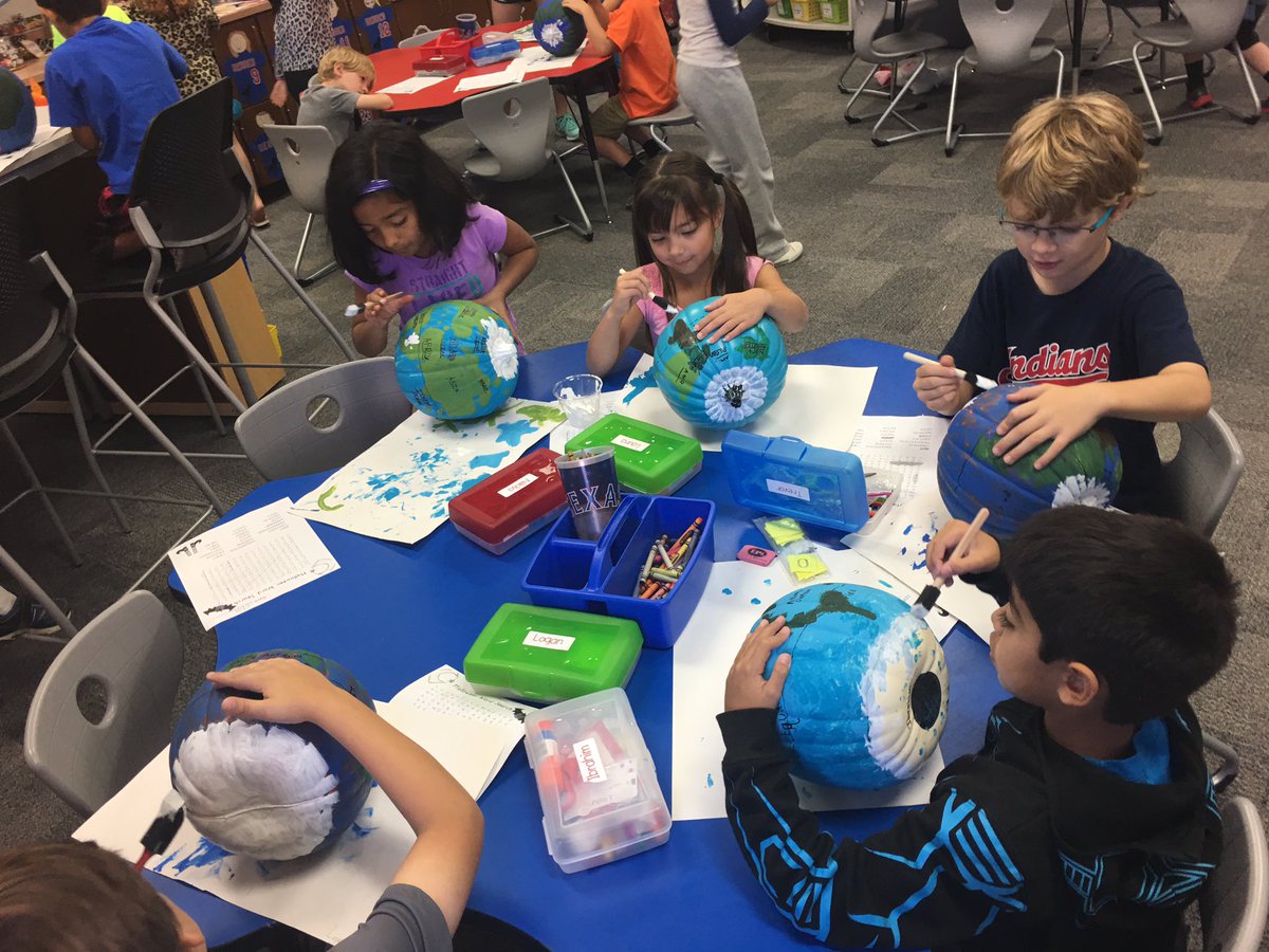MLIwithMsHelwig's tweet image. Finishing up our pumpkin globes today by adding Antarctica and the North Pole 🎃🌎@CCEColts #meonthemap