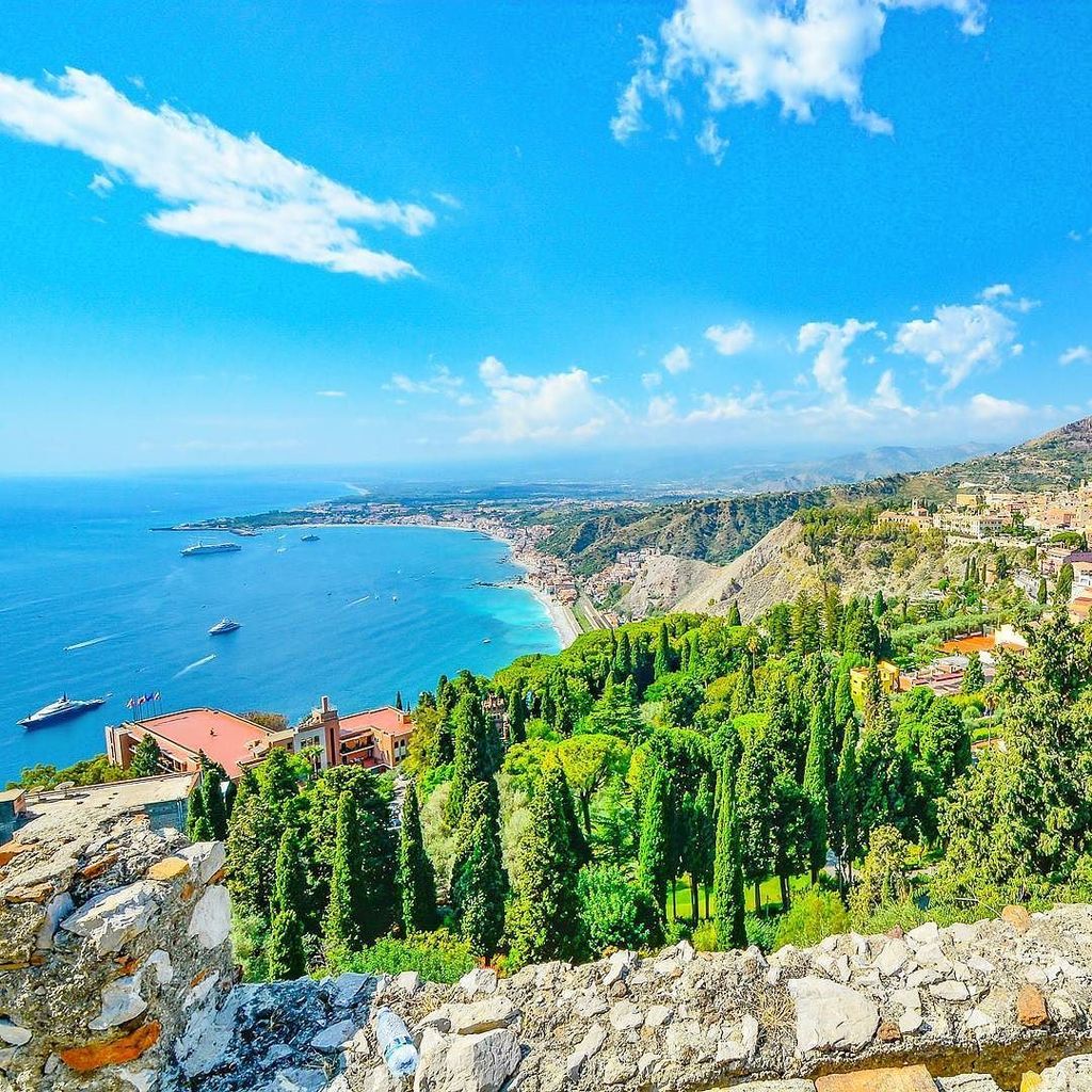 coastline of taormina ❤! sicily 📷 italy instagram.com/p/BMOevWfhOqv/
