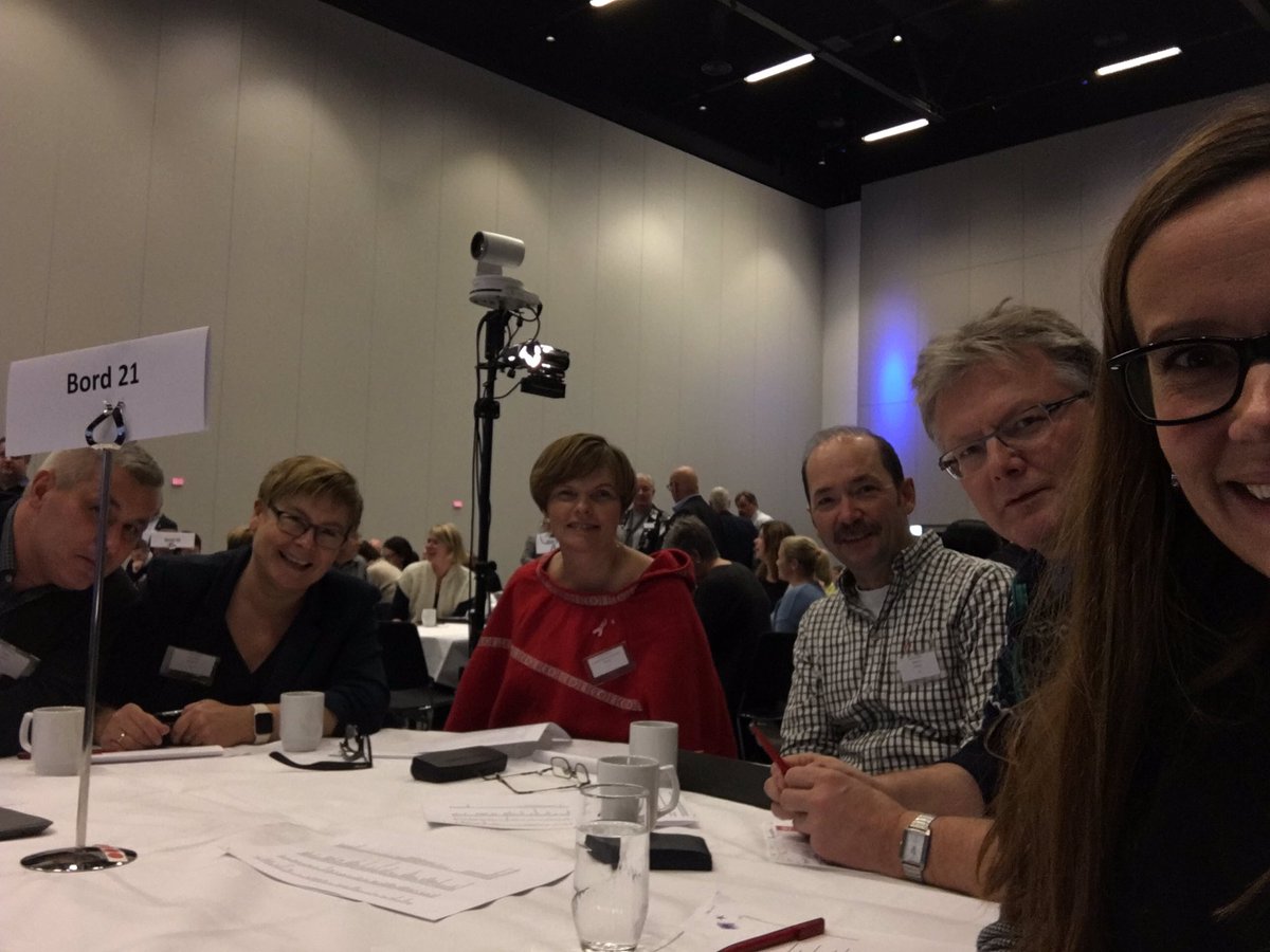 Mariannesnaess's tweet photo. Kvalsund og Hammerfest, klare for kommunesammenslåing. Nå oppstartseminar på Gardemoen sammen med 360 andre #komref #hammerfest #kvalsund https://t.co/Stdttv17op