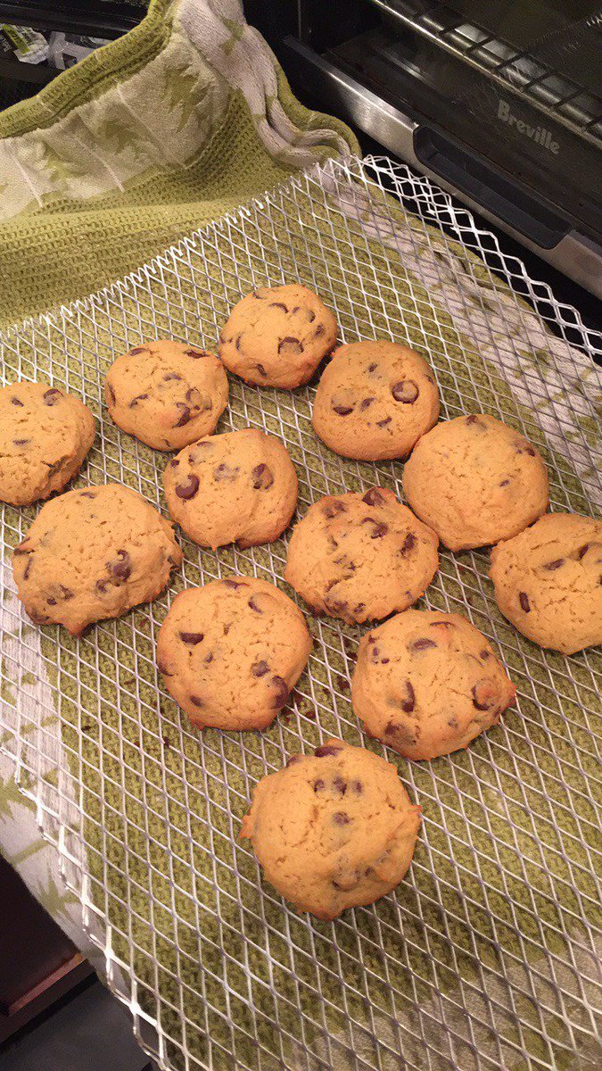smchickbigdeals's tweet photo. #SCBDRecipe: Chocolate Chip Pumpkin Cookies https://t.co/2G5cRnf946 https://t.co/qAua575hRp https://t.co/Lkdr2jk9Ql