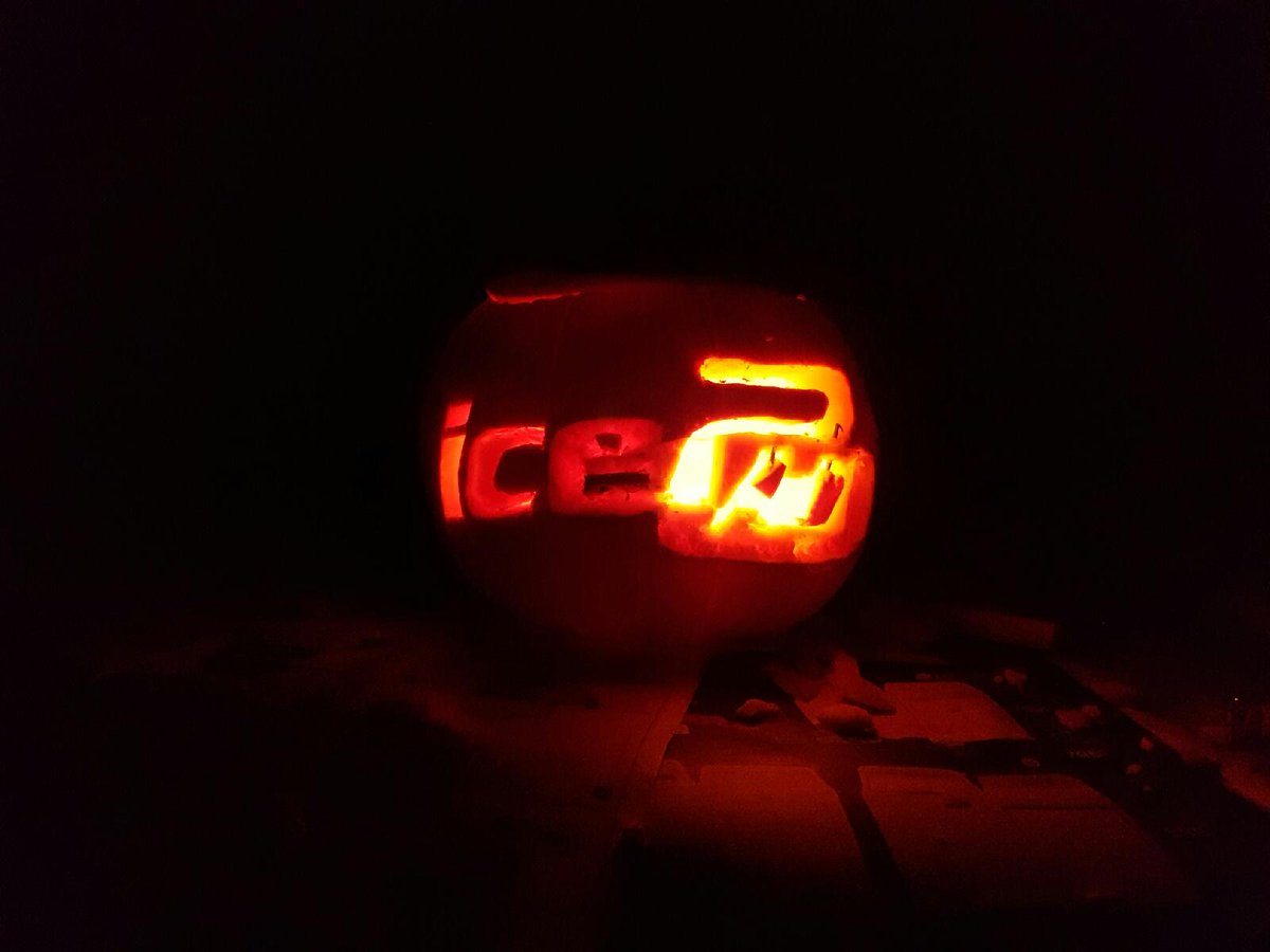 HardlineCurling's tweet photo. Wishing all of #HardlineNation a Happy Halloween! Enjoy trick or treating and be extra careful tonight on the roads! Watch out for kids! https://t.co/dpMnUBel5j