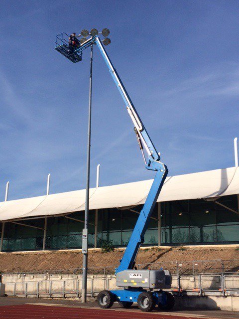 SwanseaUniTrack's tweet photo. @LloydElec doing a fantastic job on our outdoor track lights today! Rather them than me! :) #thatshigh https://t.co/HAhJoZ6KY3