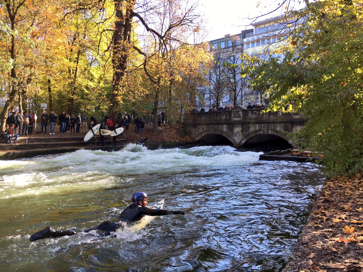 JJanczyszyn's tweet photo. sightseeing in Munich😄🇩🇪🍂🍁🌳you can actually surf in the Englischer Garten!🏄🦄🐬🌷#PyConDE16 #PyMunich #Munich https://t.co/zYsnensJFQ