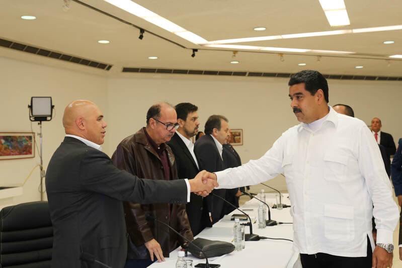 VillegasPoljak's tweet photo. 1/2 Ayer #TriunfoElDialogo y también la #Venezuela que quiere avanzar en paz hacia estadios superiores en lo social, económico y político. https://t.co/9fyalFGFy1