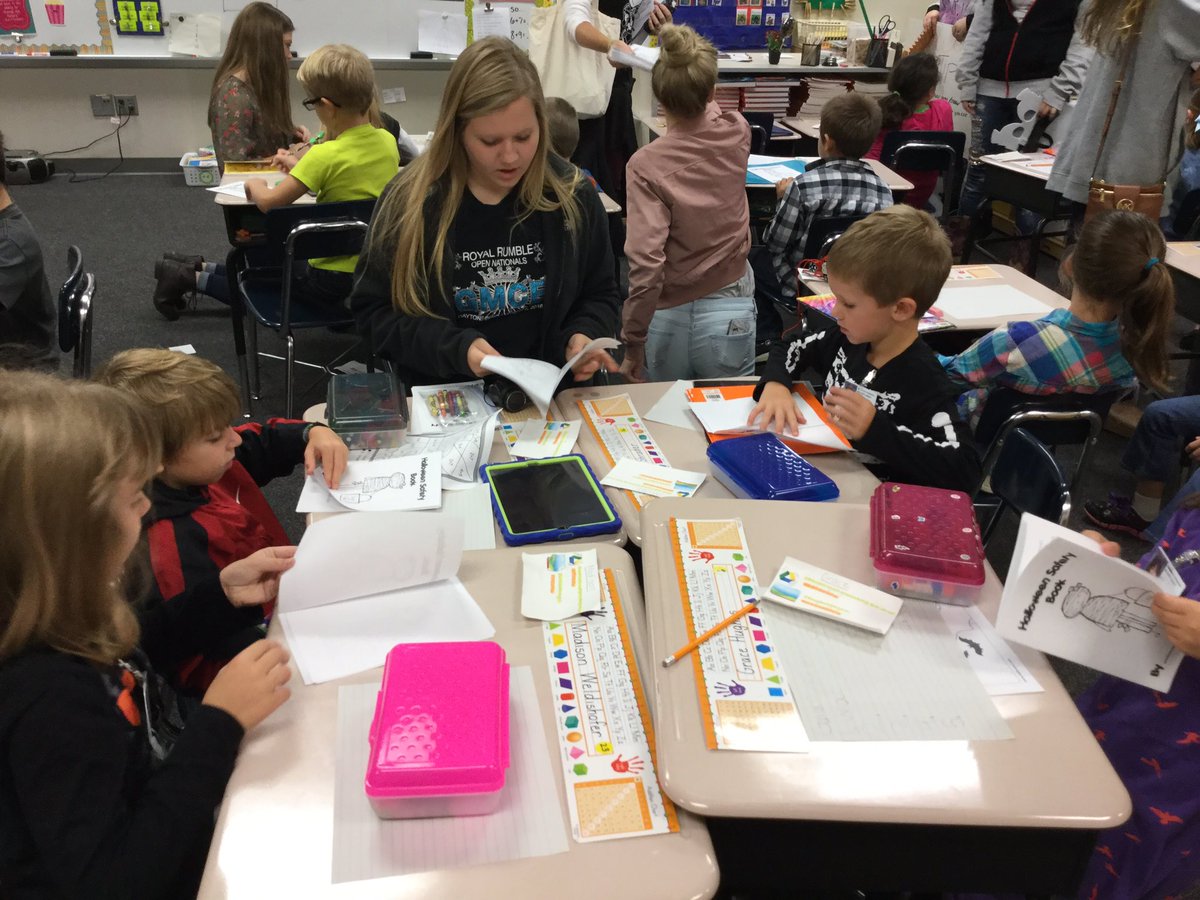ges_MrsBuening's tweet photo. Thank you to @MrsComerFACS class for coming and sharing Trick or Treat safety tips with our 1st graders! #ges_MrsB https://t.co/T28lfSFAyM