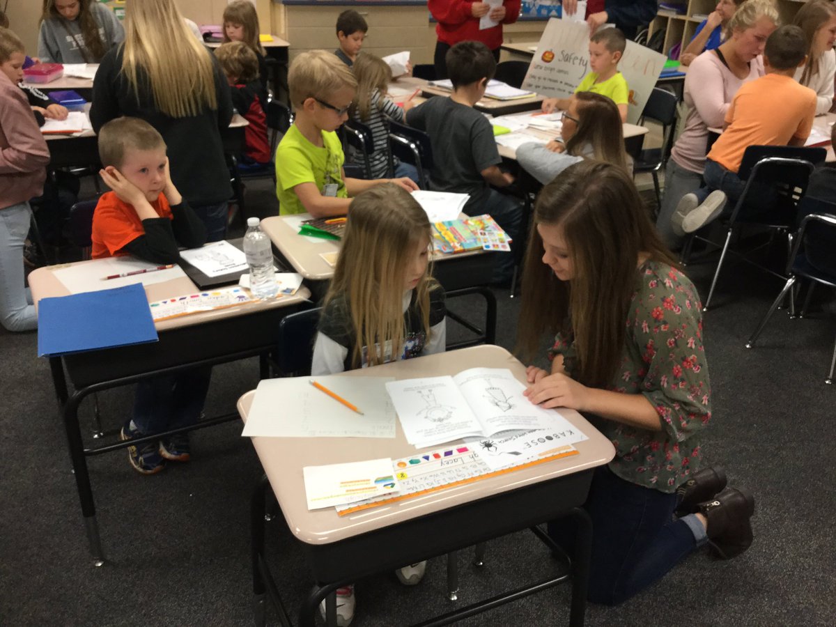 ges_MrsBuening's tweet photo. Thank you to @MrsComerFACS class for coming and sharing Trick or Treat safety tips with our 1st graders! #ges_MrsB https://t.co/T28lfSFAyM