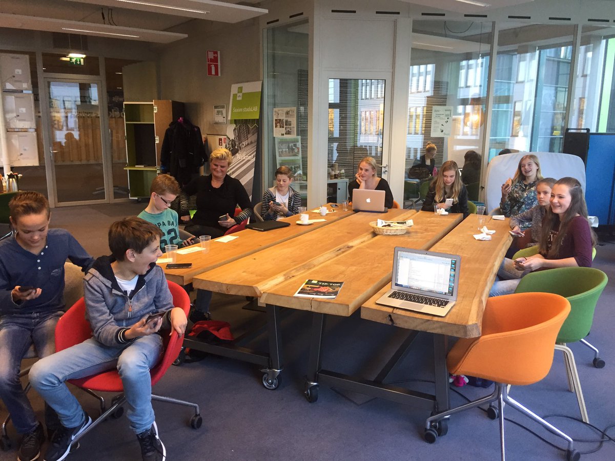 Y_deJong's tweet photo. Vandaag waren de toekomstige #saxion studentondernemers van het #entreprenasium @Heemgaard op bezoek bij het @saxioncvo! https://t.co/nlbXuG6oIi