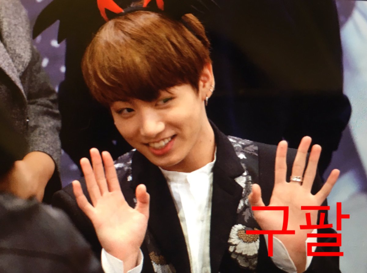 1898halmonee's tweet photo. 161031 프리뷰 #BTS #방탄소년단 #JUNGKOOK #정국
저승 와이파이 잘 터지네요 @BTS_twt https://t.co/zYWdiUQp8h