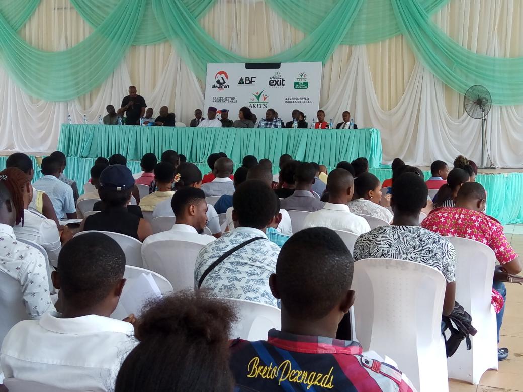 akees_project's tweet photo. S.A to @MrUdomEmmanuel, Mr Solomon Eyo @solo4god making a speech on the #AkeesICTTraining project. https://t.co/BA3d89jGeg