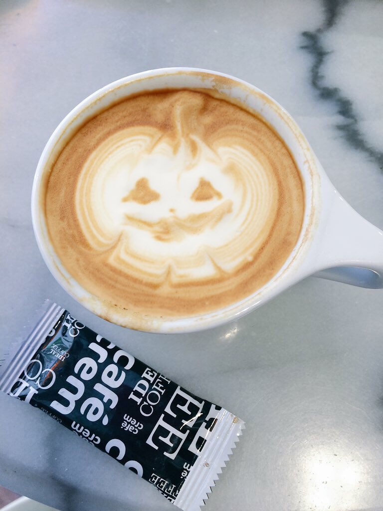 bycafecrem's tweet photo. Sea halloween o castañada que un buen café nunca falte!! #cafe https://t.co/v4K1rIqCjd