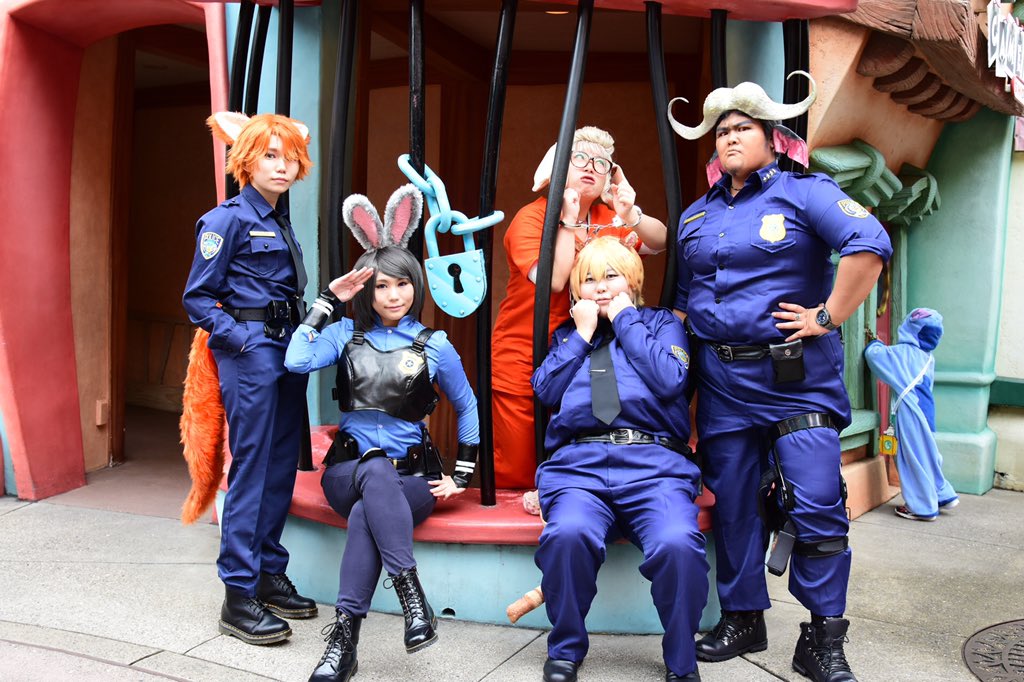 prop_5's tweet photo. 【Dハロ/ズートピア併せ】
ベルウェザー護送任務遂行完了🙆🙆
#Dハロ #Dハロ仮装2016 

photo:ごり太さん(@gorita8919 ) https://t.co/hxAx3l7iLA