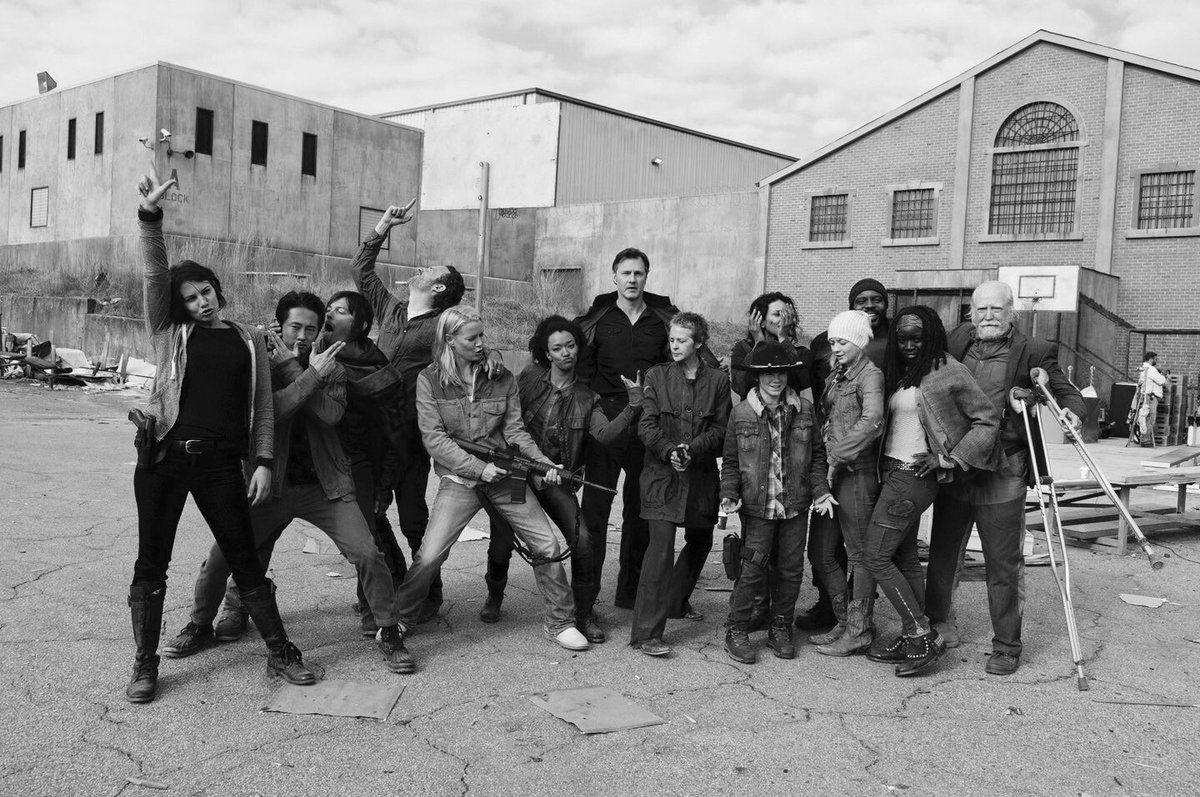 themalkingdead's tweet photo. THANKS FOR 6 YEARS TWD https://t.co/3lhDpb40DQ
