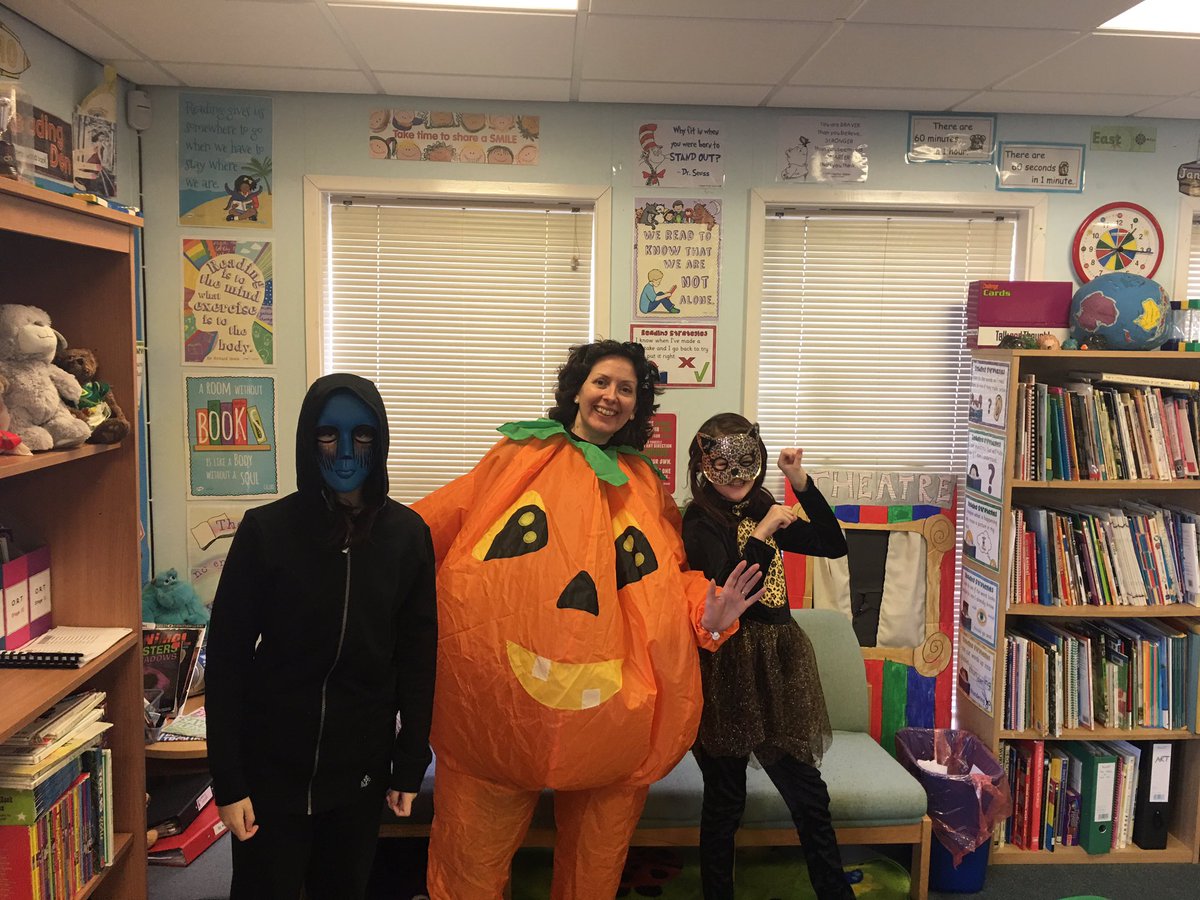 CSS_Primary's tweet photo. A cat 🐱, a pumpkin 🎃 and Eyeless Jack! Aka Georgia, Selina and Mrs Walker https://t.co/AkizT3K9Se