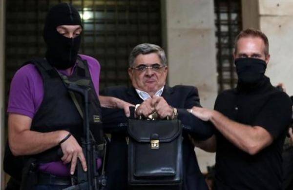 Δίκη Χρυσής Αυγής: Ξεκίνησε η εξέταση μαρτύρων για την επίθεση στο ΠΑΜΕ parallhlografos.wordpress.com/2016/10/31/%ce…