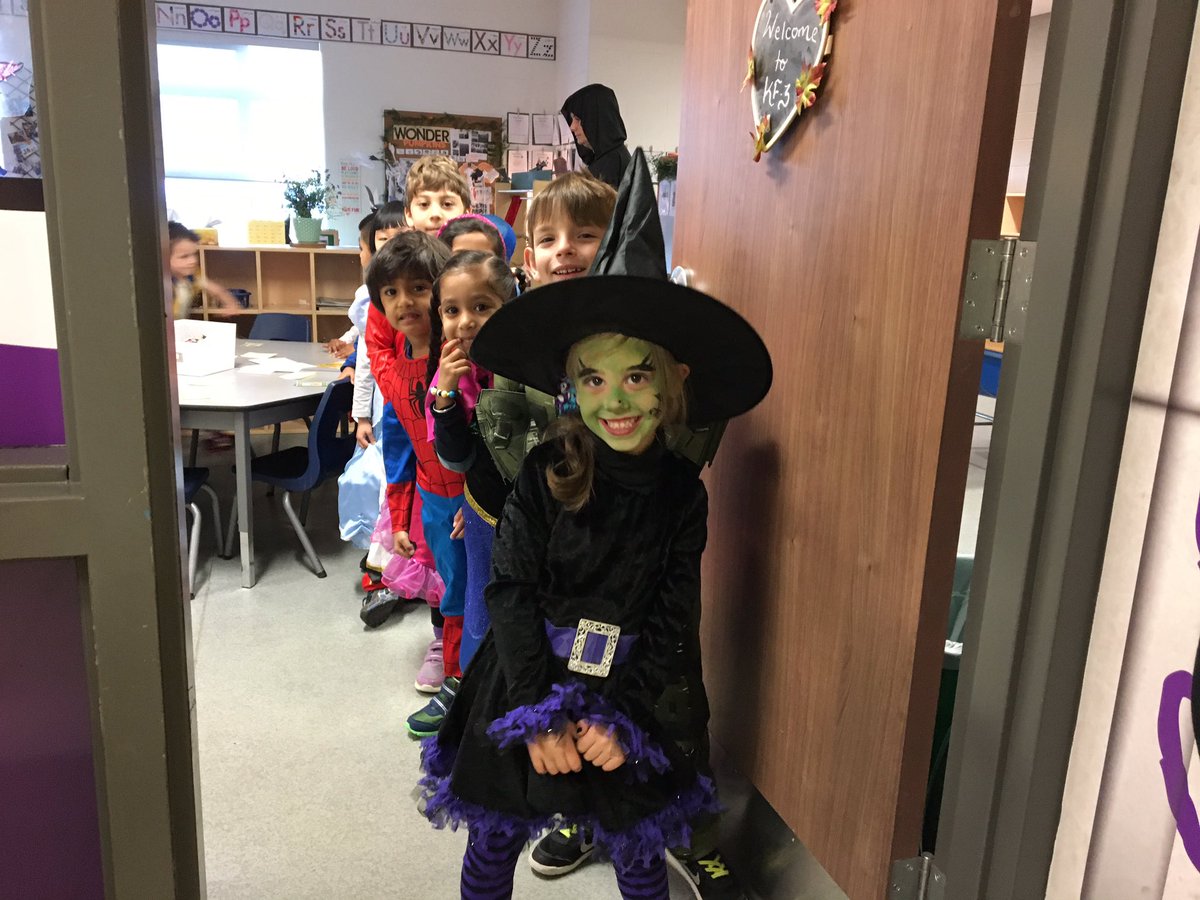 Lots of kindie smiles before the parade!