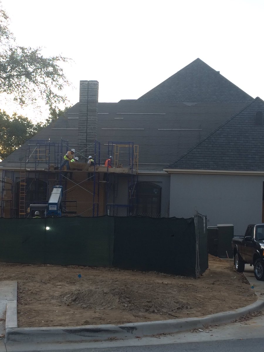 collin_mcmullen's tweet photo. "The alumni house is for those students who have poured a lot into this university"- Grace Herrington. #mcom2311fall2016 @evan_kissinger https://t.co/ZGQjqJGDQ4