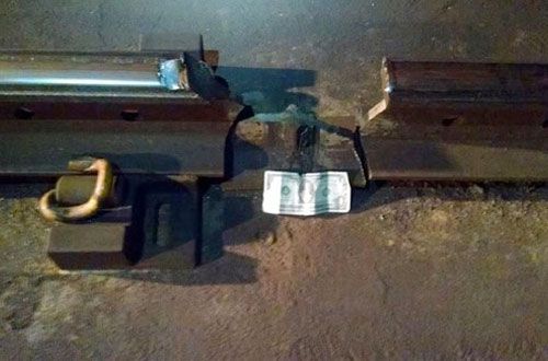 Broken <a href="/SFBART/">BART</a> rails are spooky scary! Vote YES on #MeasureRR to keep BART safe &amp; reliable. Oh - and Happy Halloween! <a href="/yesforbart/">YES on Measure RR</a>