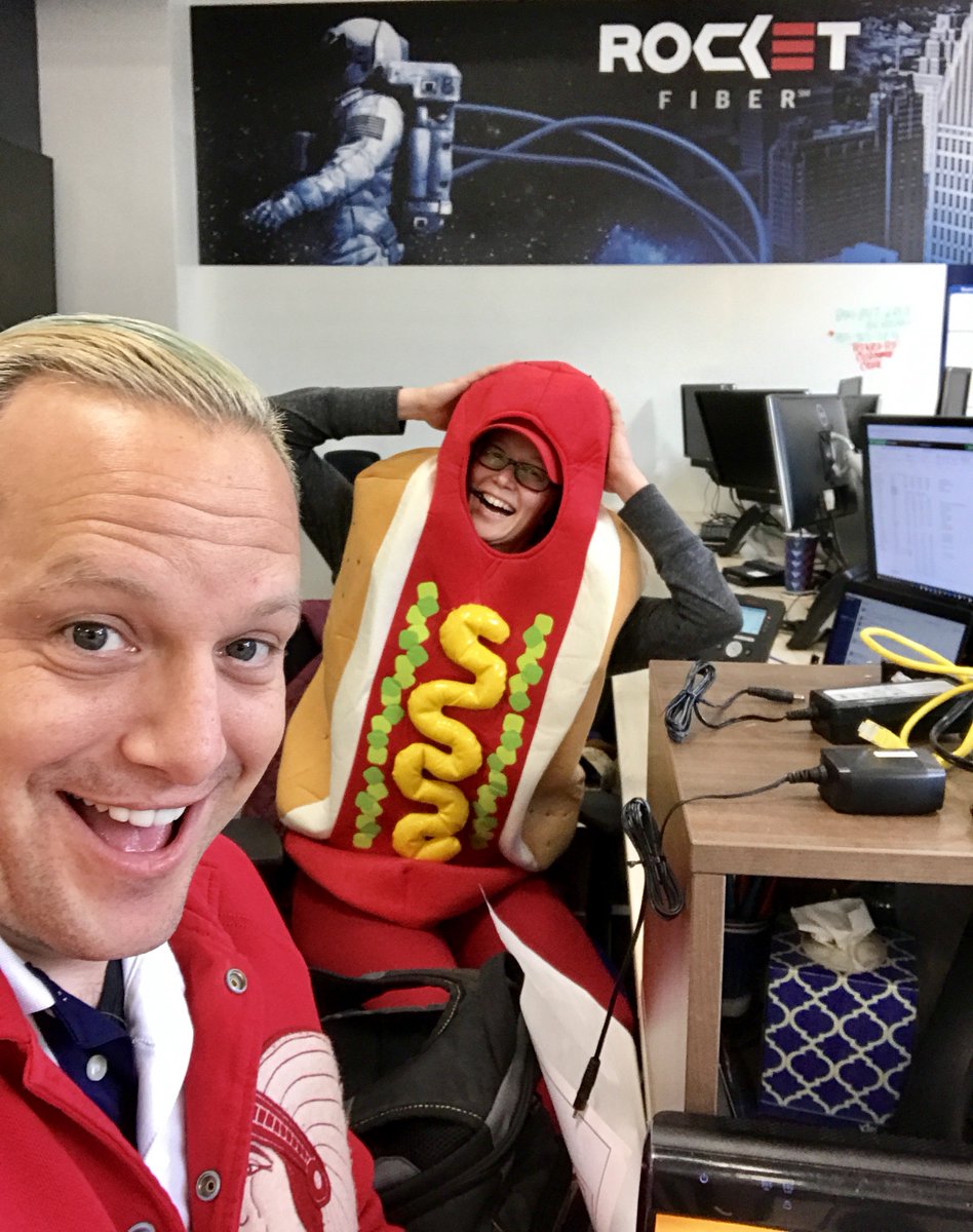 RocketFiberBri's tweet photo. Happy Halloween! ๐ป๐ @marna_d_ #MarnaWithMustard #RocketFiberHelp #RocketFiber #OscarMayer #WienerRover https://t.co/vo5NzlLSId