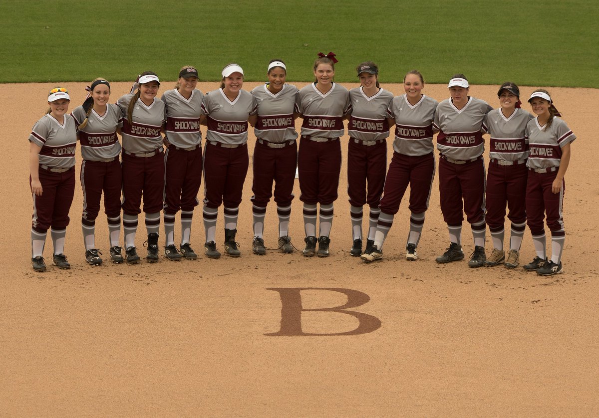 ShockwavesP's tweet photo. Great day at @ButlerSoftball and a big thanks to @BUsoftballcoach for having us. #shockwavesnation #butlersoftball #twofivefamily https://t.co/N9cOBB3MRL